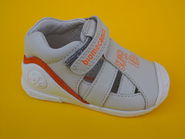 Detské kožené sandálky Biomecanics 242120-B sporco